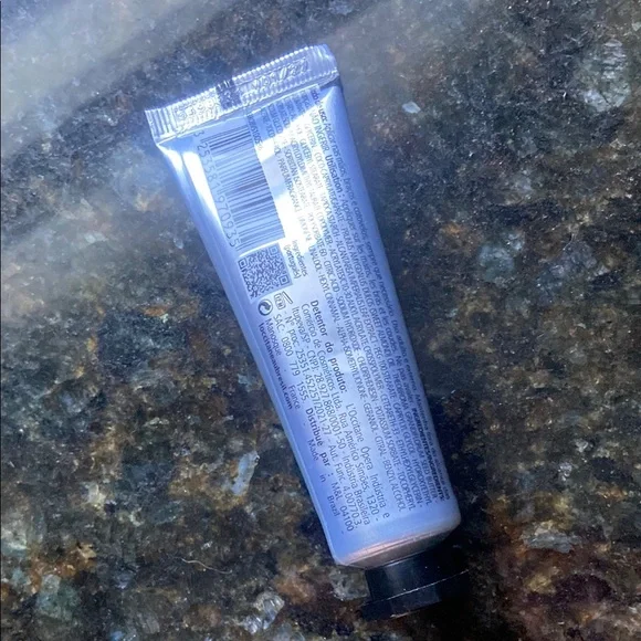 L'Occitane Bromelia Hand Cream - Picture 2 of 6